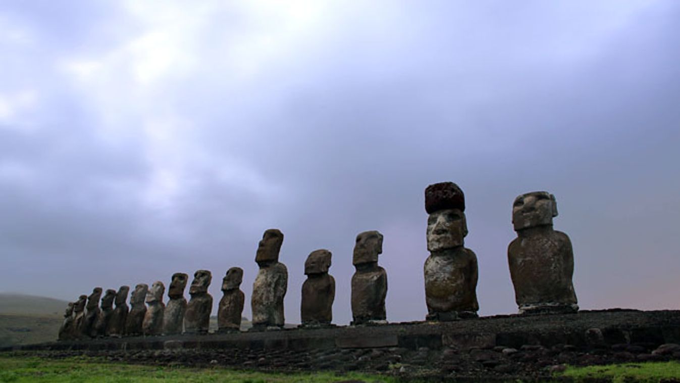 patkányevés a Húsvét-szigeten, illusztráció, A Rapa Nui szobrok a Húsvét-szigeten