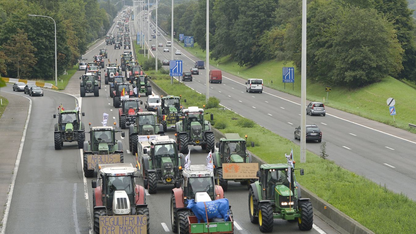 BELGAPOLITICS AGRICULTEURS LANDBOUWERS FERMIERS AFP Farmers steering tractors arrive on the highway E40 in Brussels on September 7, 2015 for a farmers demonstration on the day of an extraordinnary European agriculture council. AFP PHOTO / BELGA / ERIC LAL