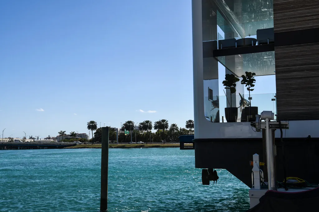 Vizen úszó villa Miamiban galéria 