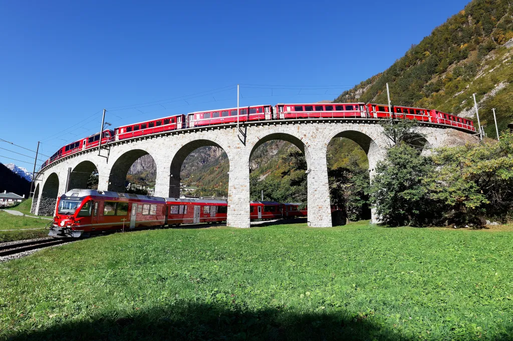 Brusiói spirálviadukt Brusio Svájc 