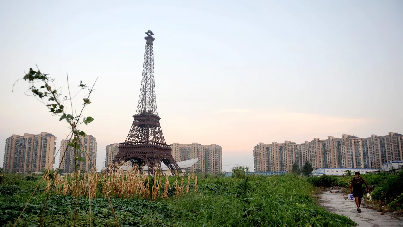 Eiffel-torony természetesen Kínában is található van, egy luxusingatlanokat kínáló lakópark büszkélkedhet vele Tianduchengben 