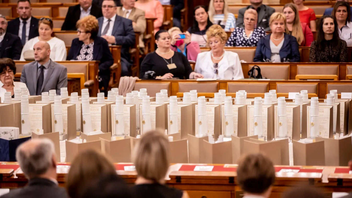 Érték és Minőség Nagydíj pályázat, kitüntetés, Origo gazdaság rovat, gazdaságrovat, Origo gazdasági szerkesztősége, Kommunikációért Nívódíj, Országház Felsőházi terem, 2021.09.09. 