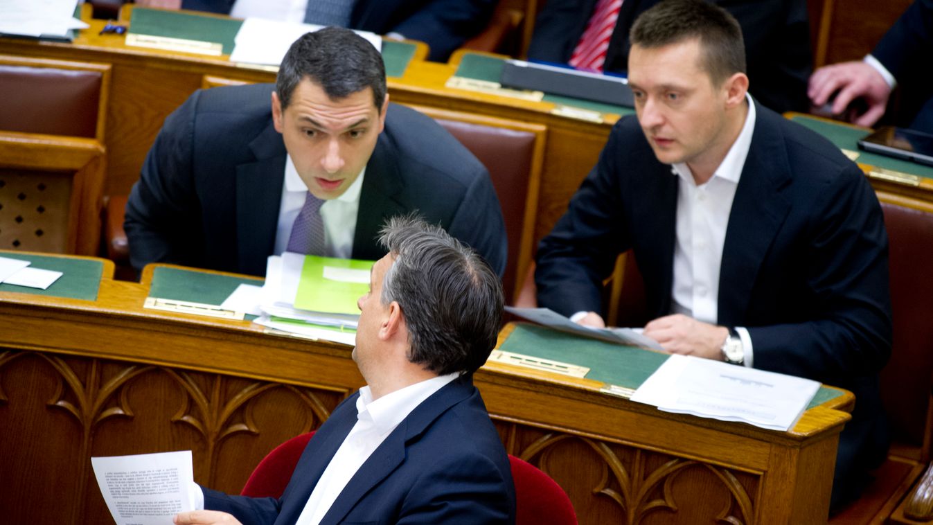 kormányátalakítás, Orbán Viktor, Lázár János és Rogán Antal 