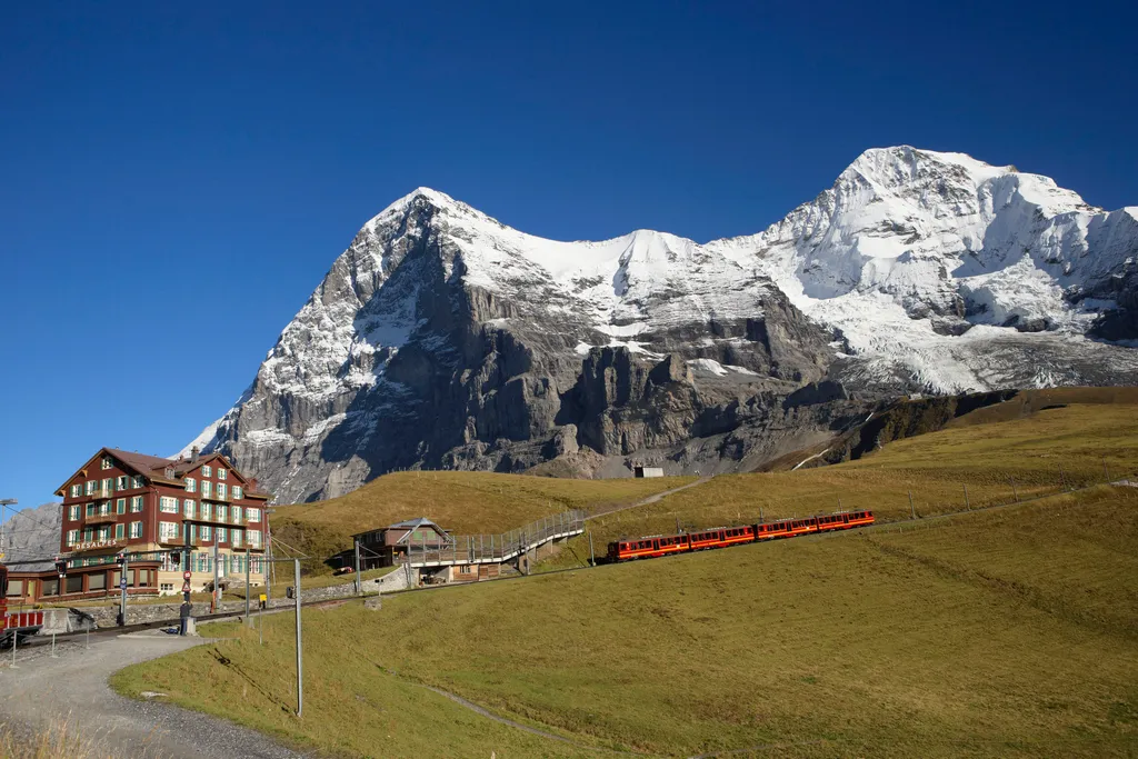 Jungfraujoch, vasútállomás, Svájc  Day Grindelwald Incidental People Outdoors People Swiss transports Horizontal EUROPE GLACIER MOUNTAIN SNOW SUMMER SUMMIT TRAIN 