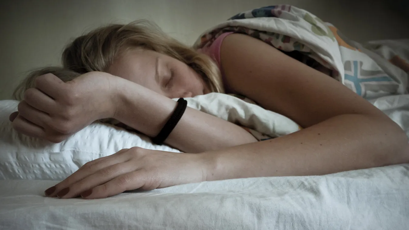 miért vagyunk fáradtak hétvégén, amikor 10-11-ig alszunk, és hogy már nem 8, hanem 7 óra az ideális alvásmennyiség 