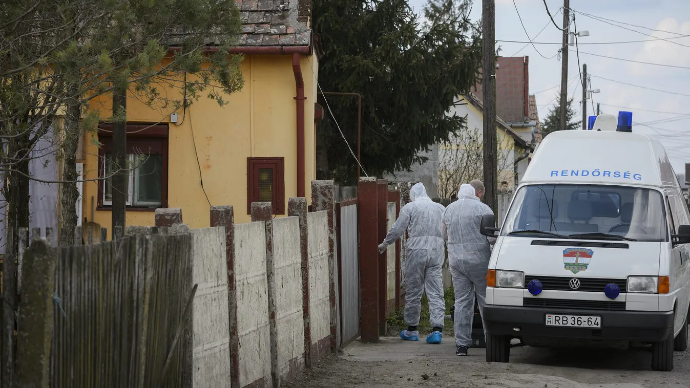 Hosszúpályi, 2015. április 5.
Bűnügyi helyszínelők dolgoznak 2015. április 5-én Hosszúpályiban, a Szabadság utcában, ahol előző este családi házukban megöltek egy idős házaspárt.
MTI Fotó: Czeglédi Zsolt 