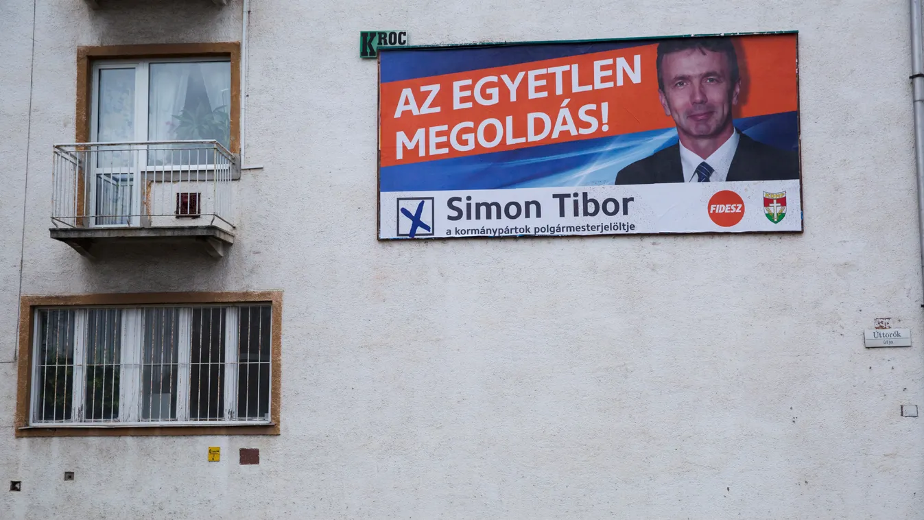 Salgótarján Választás Simon Tibor Salgótarjáni időközi választás 2016 február. A képen Simon Tibor a FIDESZ jelöltje 