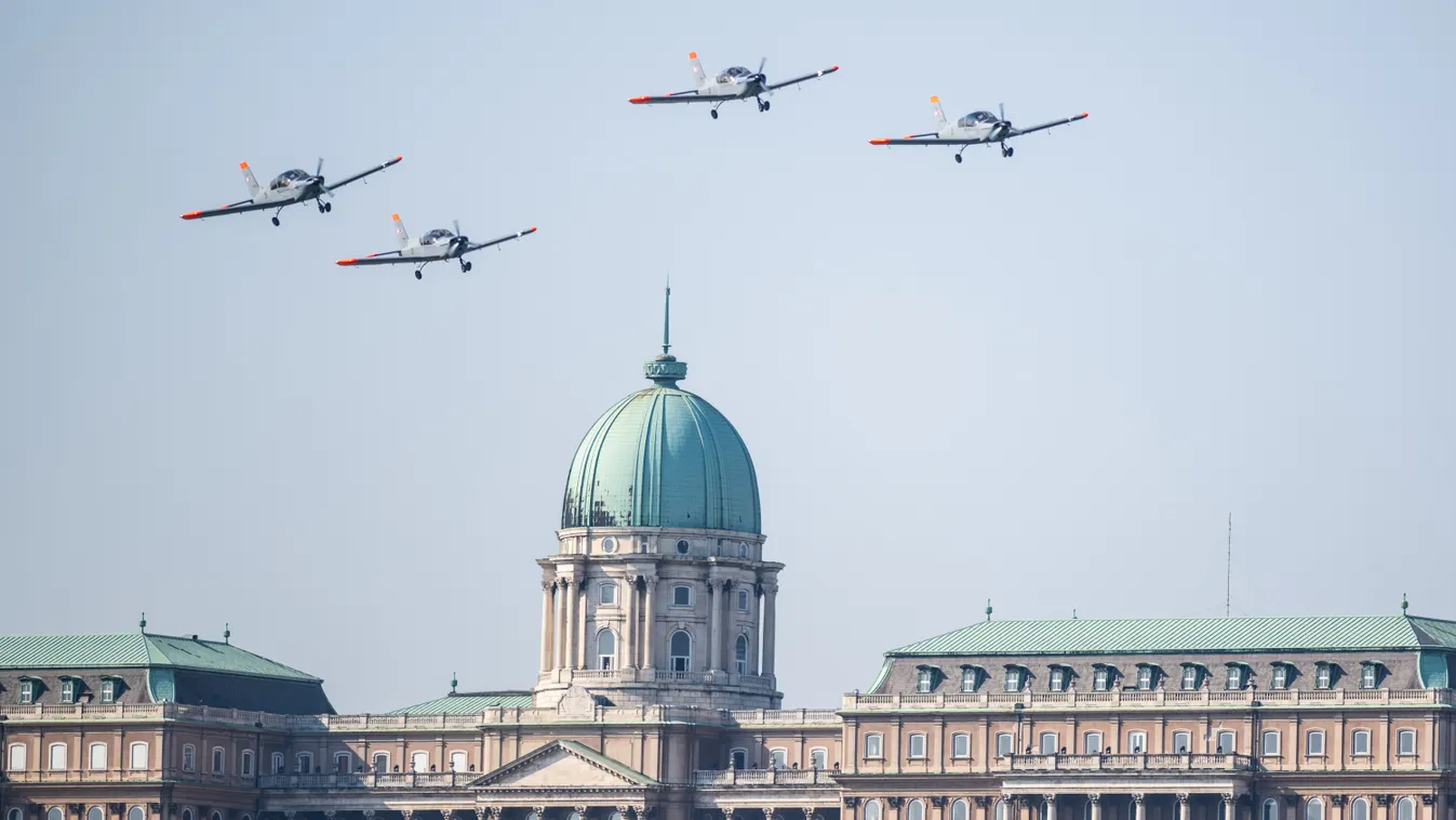 államalapítás ünnepe, légiparádé, Szent István nap, gripen, Duna felett repülnek, katonai légiparádé, Magyar Honvédség bemutatója, hadászati repülőgépek, helikopterek, ejtőernyős válogatott, 2023. 08. 20. 