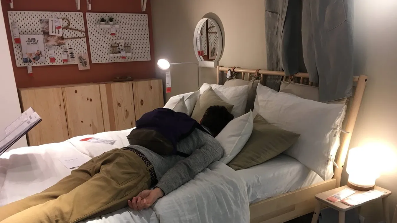 alvás az Ikeában 