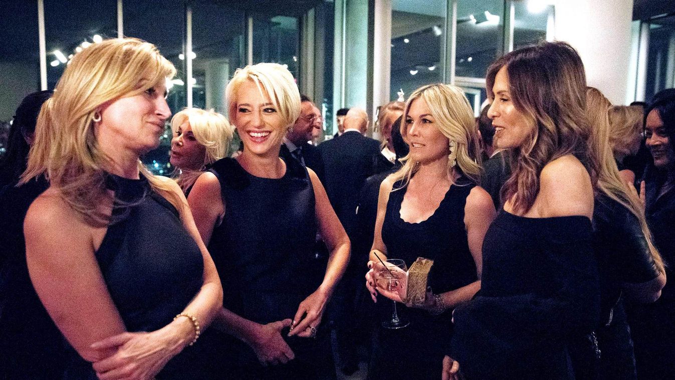 The Real Housewives of New York City - Season 9 NUP_176320 select THE REAL HOUSEWIVES OF NEW YORK CITY -- "The Politics of Friendship" Episode 905 -- Pictured: (l-r) Sonja Morgan, Dorinda Medley, Tinsley Mortimer, Carole Radziwill -- (Photo by: Heidi Gutm