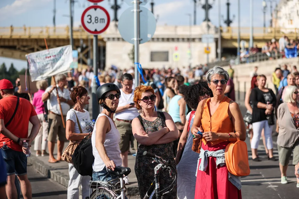 MZP, Márki-Zay Péter, tüntetés, tiltakozás, Jászai Mari tér, Budapest, KATA változás, KATA adó, KATA 