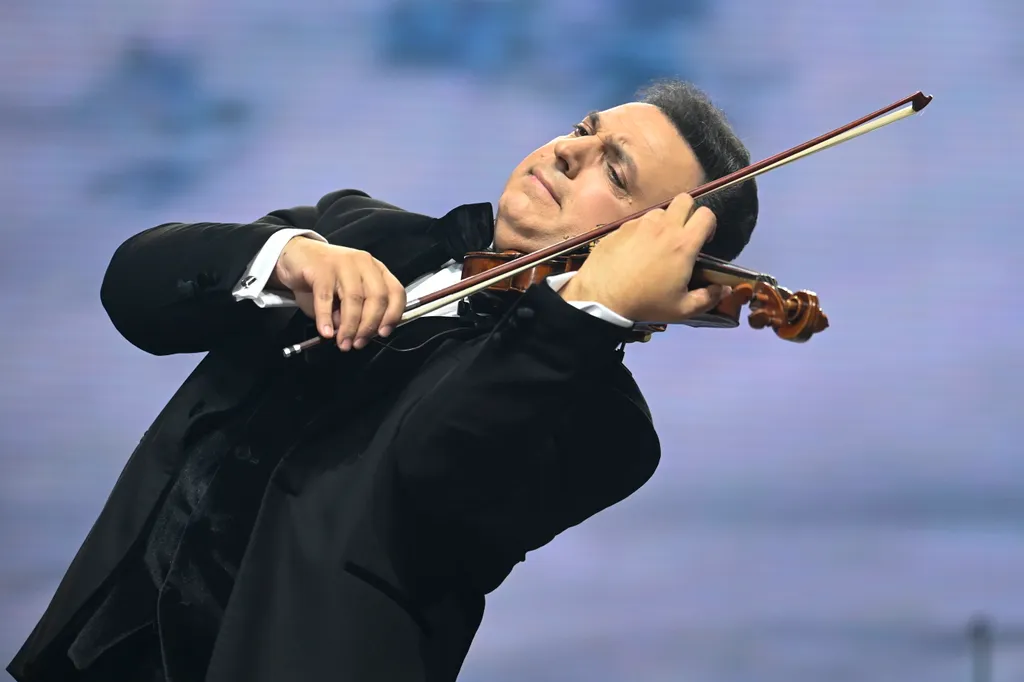 Mága Zoltán újévi koncertje Budapesten, 2023, galéria 