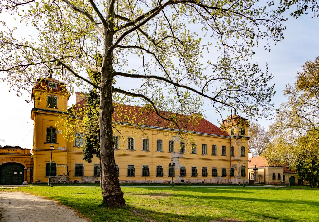 Gyönyörű képeken Magyarország legszebb palotái, kastély, palota, épület, Tata, tatai palota 