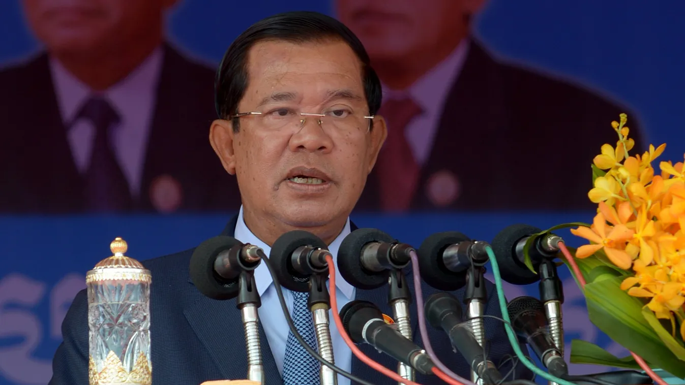 Vertical Cambodian Prime Minister and president of the Cambodian People's Party (CPP) Hun Sen addresses supporters during a Cambodian People's Party (CPP) ceremony marking the 66th founding anniversary in Phnom Penh on June 28, 2017. / AFP PHOTO / TANG CH
