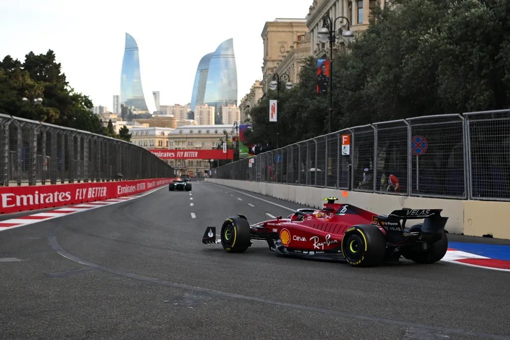 Forma-1, Carlos Sainz, Ferrari, Azeri Nagydíj 2022, péntek 
