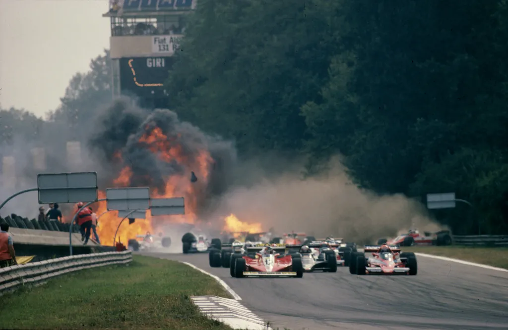 Ronnie Peterson Forma-1 hősi halottai galéria 2021.  Formula 1, Grand Prix Italy 1978, Monza, 10.09 ... start horizontal format - horizontal GP Italy Formula 1 - formula one driving scene - race action Lauda d 