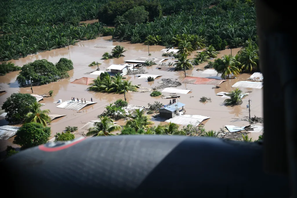 Eta hurrikán, trópusi vihar 