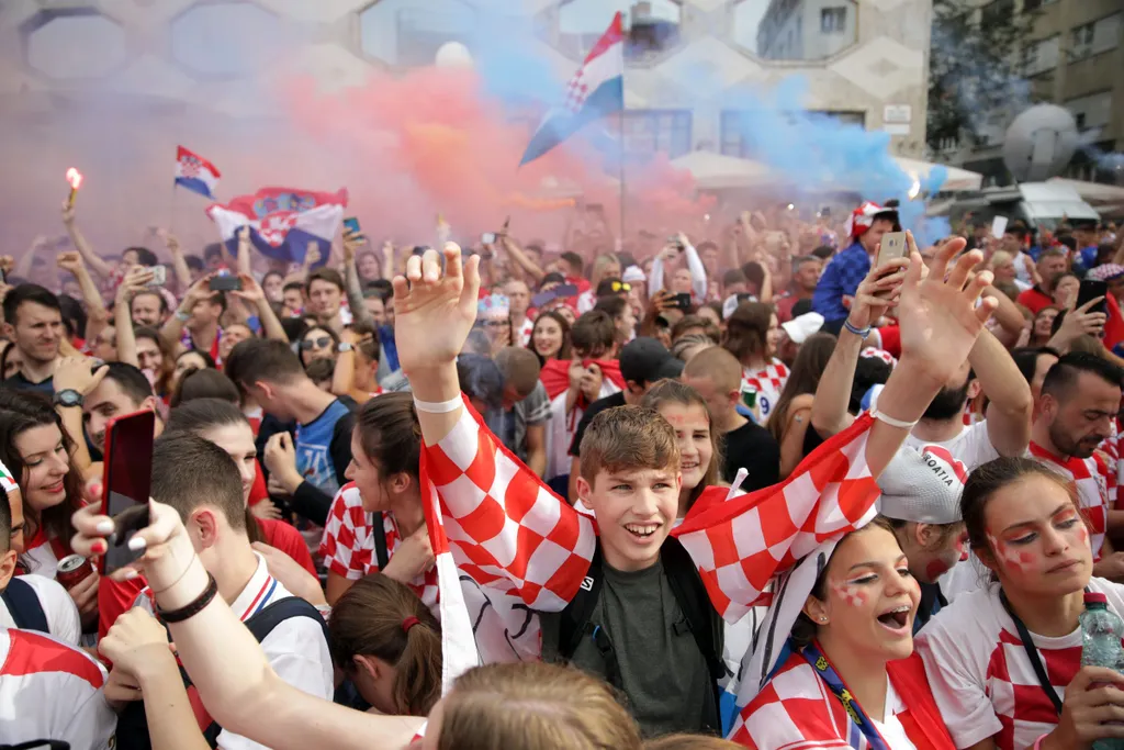 VB döntő szurkolók Zágráőbban, a Jelasic téren 