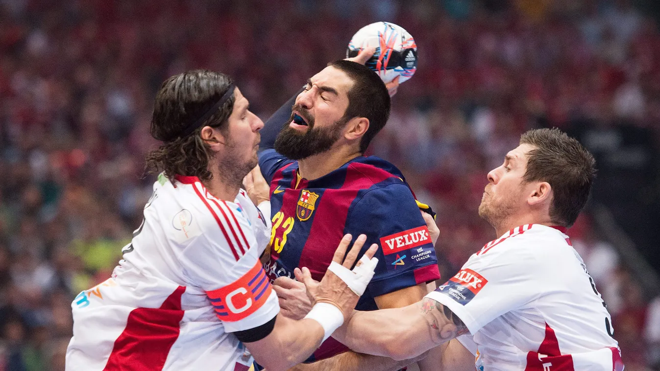 Nagy László Köln, 2015. május 31.
Nagy László (b) és Mirsad Terzic (j), az MKB-MVM Veszprém, valamint Nikola Karabatic, a spanyol Barcelona játékosa a férfi kézilabda Bajnokok Ligája döntőjében a kölni Lanxess Arénában 2015. május 31-én. (MTI/EPA/Marius B