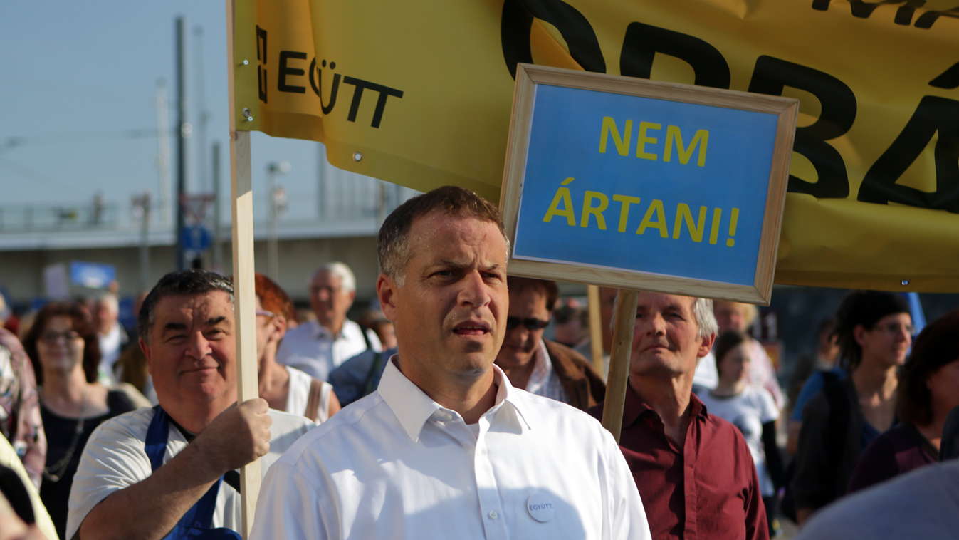 Szégyelld magad, Orbán" tüntetés, Juhász Péter, 