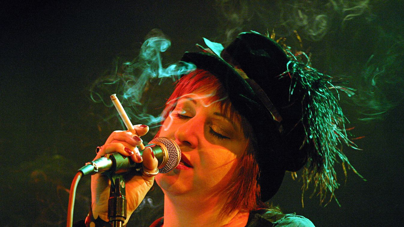 US singer Lydia Lunch performs microphone cigarette hat feathers HORIZONTAL 