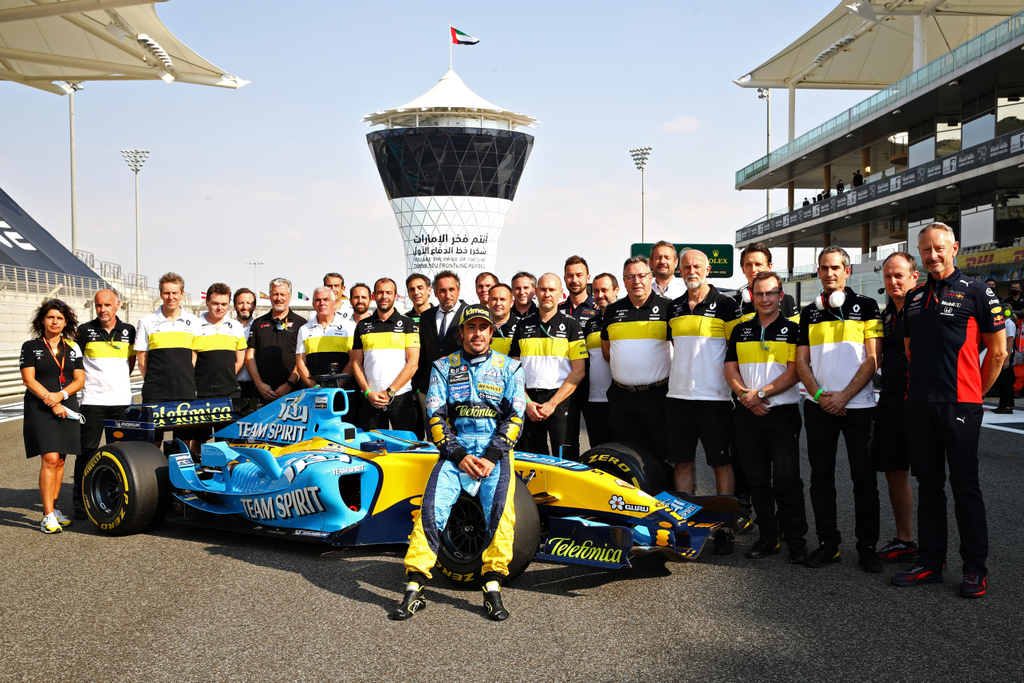 Forma-1, Abu-dzabi Nagydíj, Fernando Alonso, Renault R25, csapatkép 