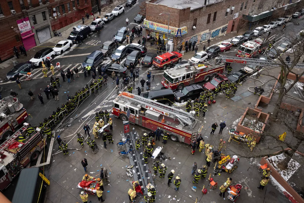new yorkban, bronxban tűz ütött ki egy lakóházban 