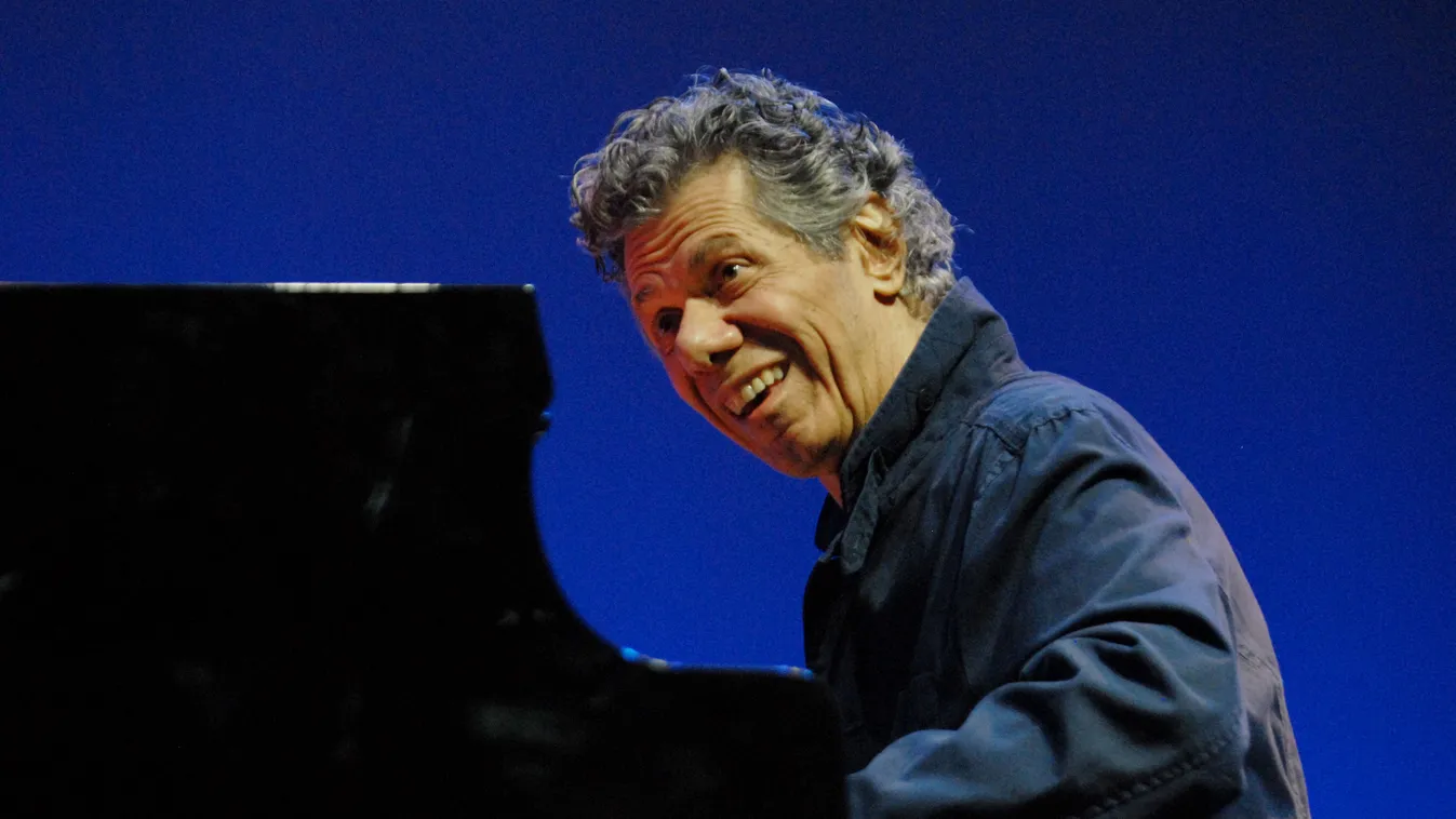 Chick Corea And Bela Fleck In Concert - Detroit, MI Celebrities Music One Person 