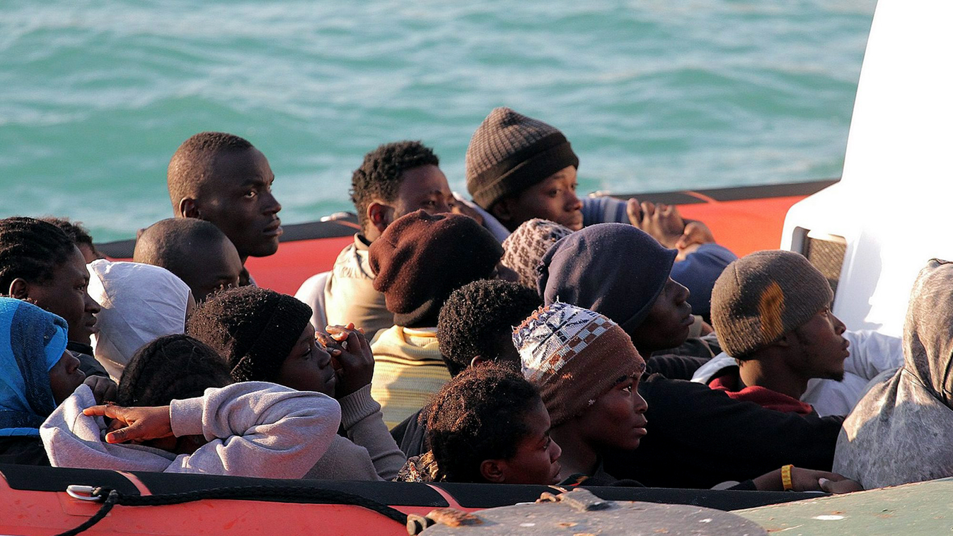 Líbia partjainál 700 menekült fulladhatott a Földközi-tengerbe 