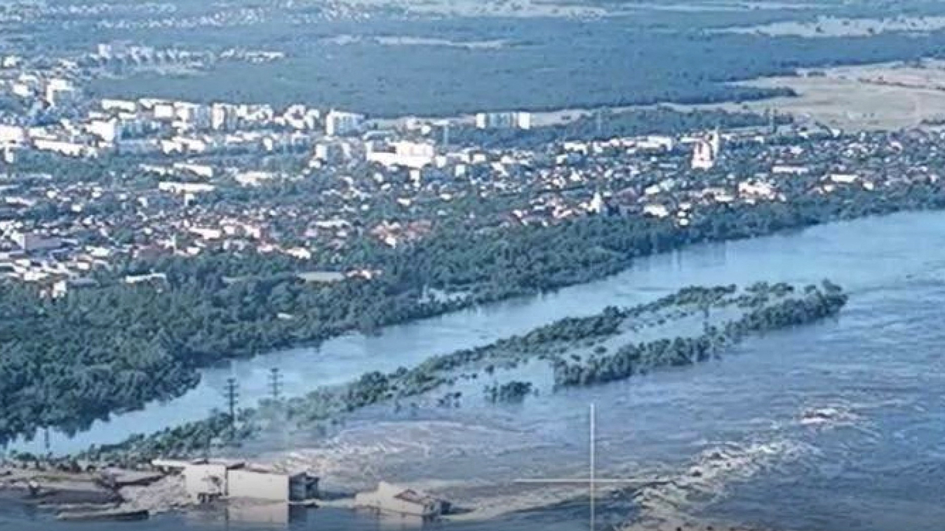 2023. június 6., Nova Kahovka, víztározó, Dnyeper folyó, Ukrajna, 