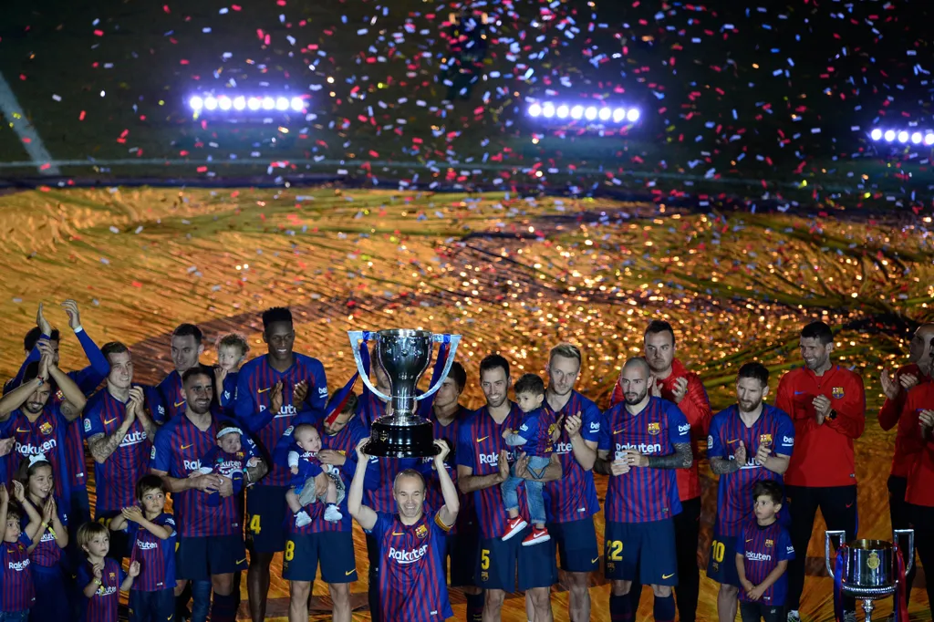 Barcelona v Real Sociedad: La Liga La Liga Barcelona Spain Lionel Messi Real Sociedad Andres Iniesta 2018 Ernesto Valverde 