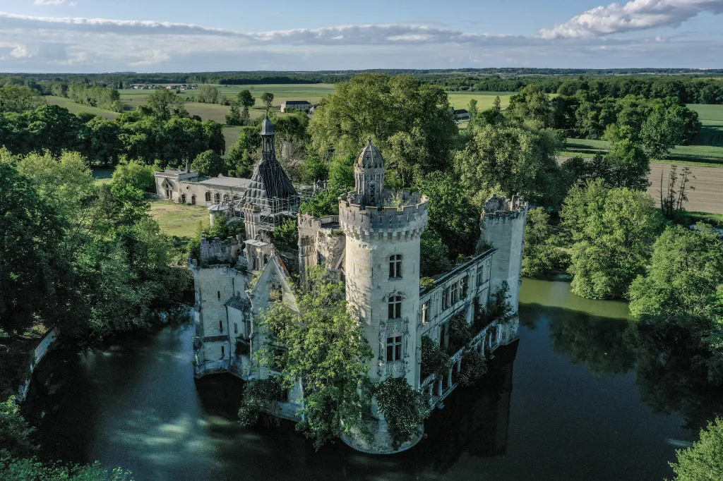 Chateau de la Mothe-Chandeniers 