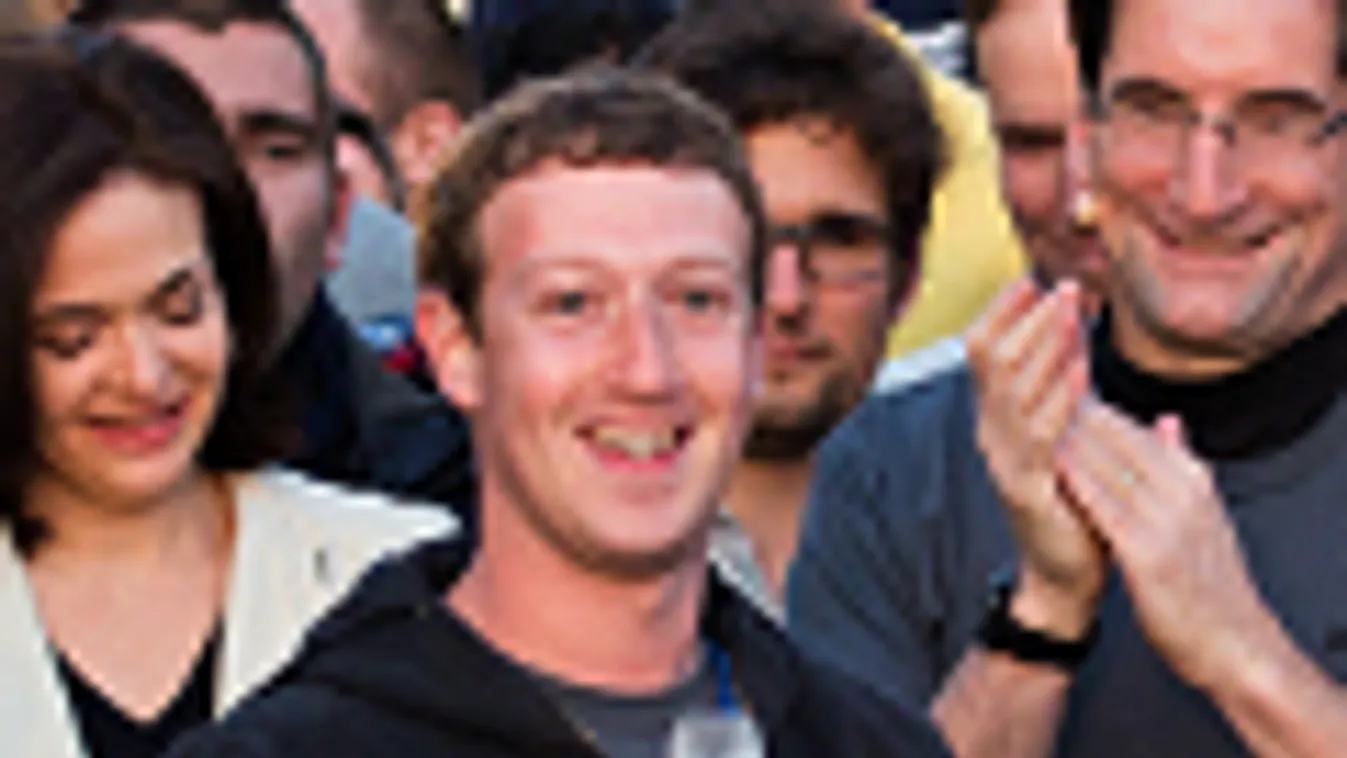 Mark ZUCKERBERG, a Facebook elnök-vezérigazgatója megnyomta a New York-i Nasdaq napi kereskedésének kezdetét jelző csengőt a Facebook székházában, a kaliforniai Menlo Parkban