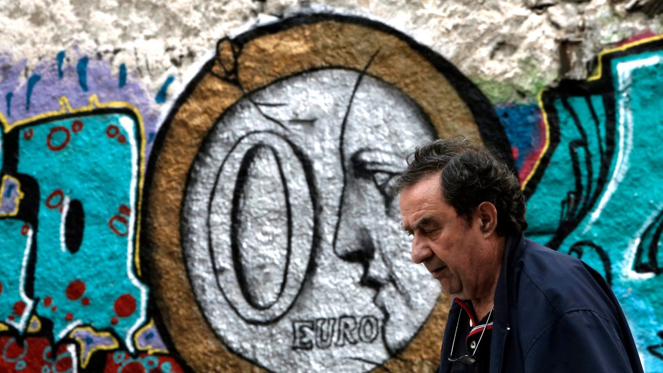 A nap képei 06.22.
Egy férfi megy egy euróérmét ábrázoló falfestmény mellett Athénban, az euróövezeti országok állam-, illetve kormányfőinek a görög adósságválság ügyében összehívott rendkívüli tanácskozása napján.


http://www.origo.hu/gazdasag 