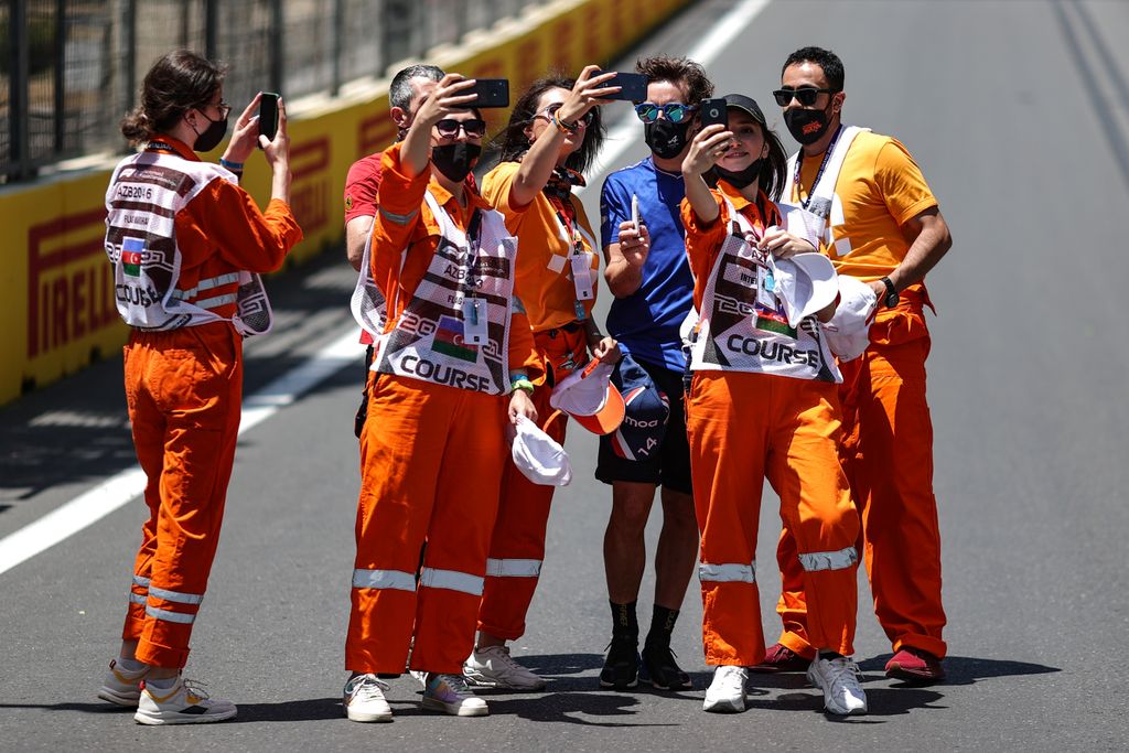 Forma-1, Fernando Alonso, Alpine, Azeri Nagydíj, sportbírók, pályabírók 
