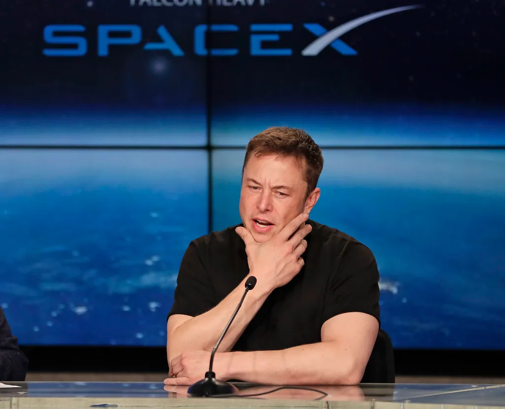 Tesla, rakéta, SpaceX, Elon Musk 