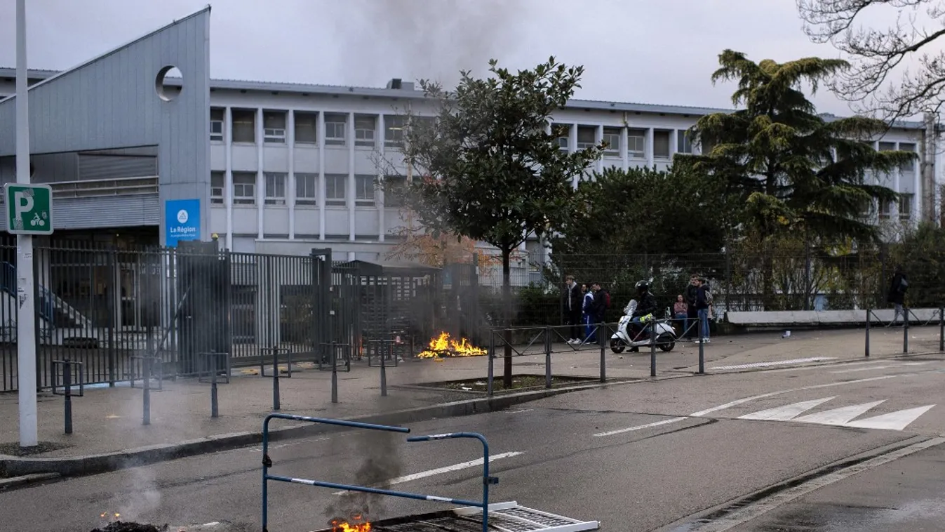 Horizontal DUSTBIN FIRE EXTERIOR VIEW SIXTH FORM COLLEGE EDUCATION DEMONSTRATION DEMONSTRATION AGAINST 