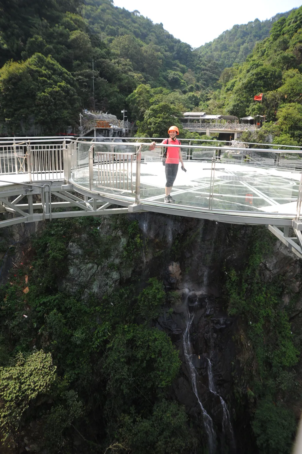 Üvegpadlós kilátó, Kína, Kulunghszia, Csingjüan

Yun Tian Bo Ba, Gulongxia  Guangdong Qingyuan Qingxin glass platform glass platform 