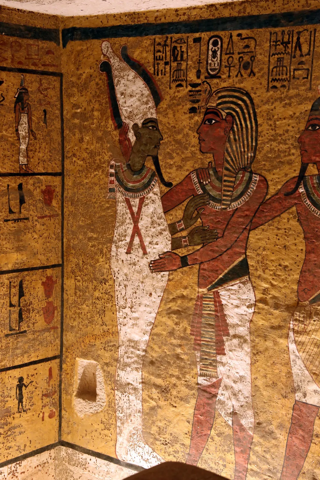 Tutanhamon király sír felfedezés 100 év, Egyiptom,  Egypt marks centenary of King Tut's tomb discovery burial chamber,Egypt,King Tutankhamun,tomb Vertical 