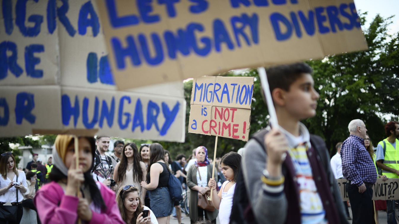 migráns tüntetés a nemzeti konzultáció ellen 