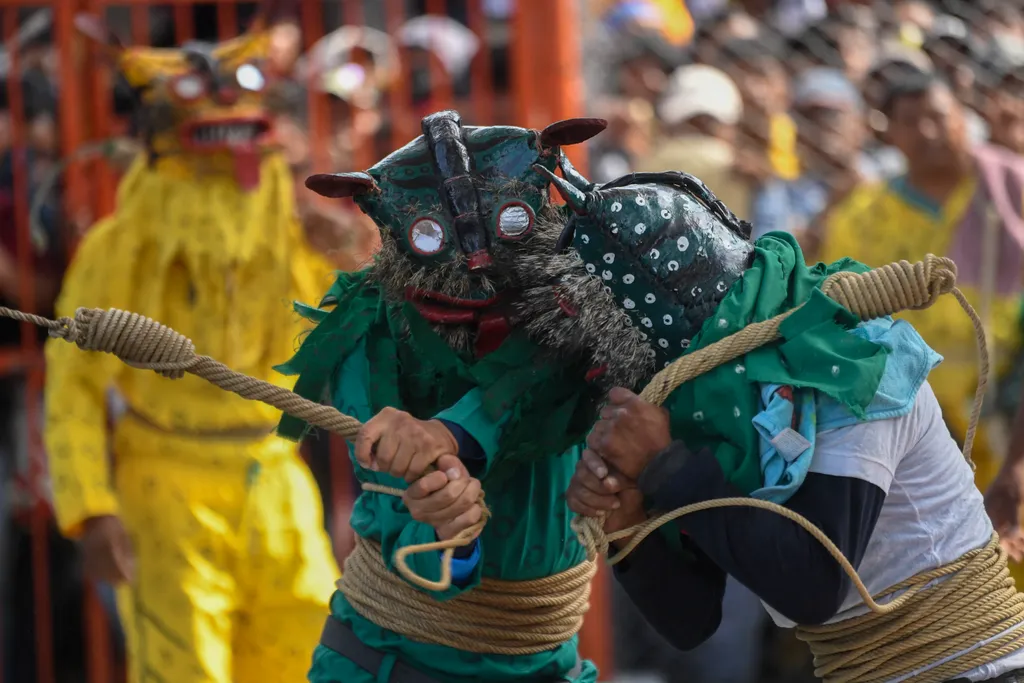 Mexikó, Guerrero, hagyomány, rituálé, álarcos harc, utcai harc, harc, jaguár maszk, mexikói hagyomány 