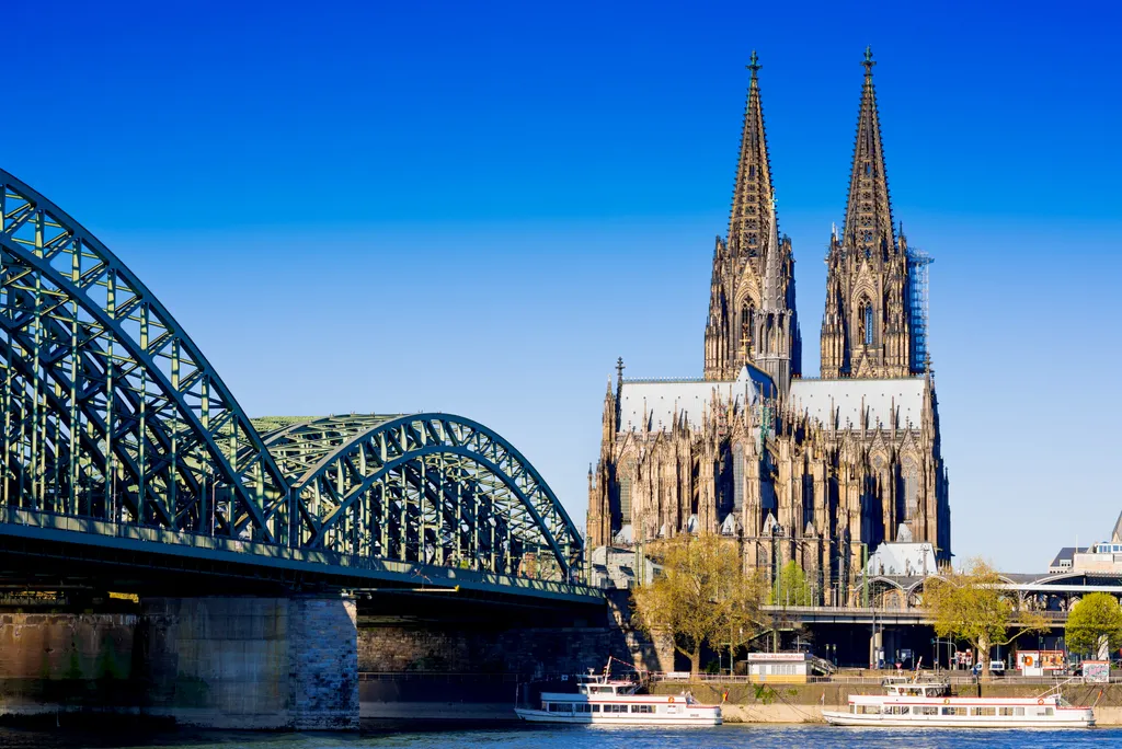 Köln, dóm, székesegyház, építészet, vallás, Ezen a napon 142 éve elkészült a kölni dóm 