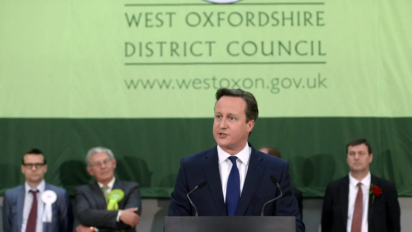CAMERON, David Witney, 2015. május 8.
David Cameron brit miniszterelnök, a Konzervatív Párt vezetője (k) beszél pártja eredményváró rendezvényén Witney-ben 2015. május 8-án, a brit parlamenti választások után. (MTI/EPA) 