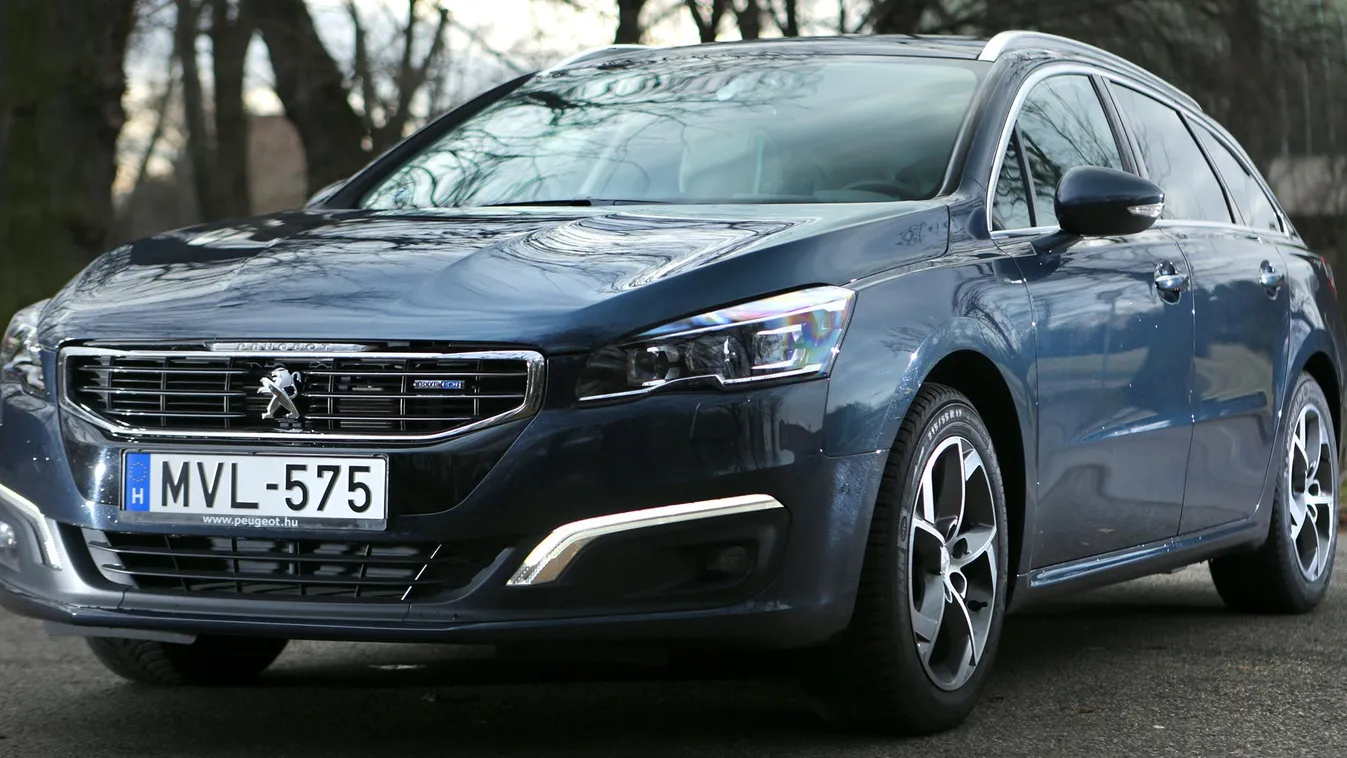 Peugeot 508 Budapesten 2015. január 5-én autórovatnak 