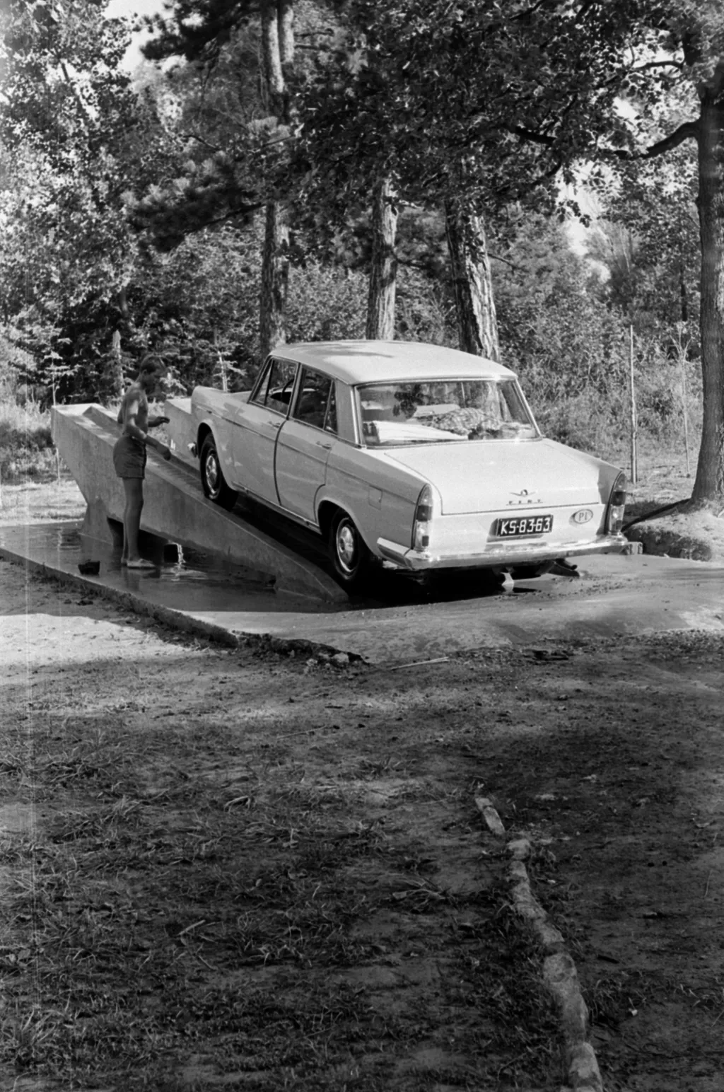nyaralás galéria 2021 harmadik Magyarország,
Balatonföldvár
autómosás a kemping szerelőrámpáján.
ÉV
1962 