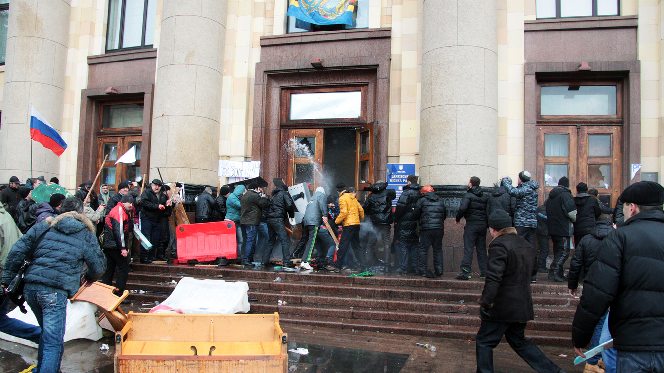 Összetűztek az oroszbarát aktivisták és az új ukrán kormány hívei szombaton a kelet-ukrajnai Harkivban 