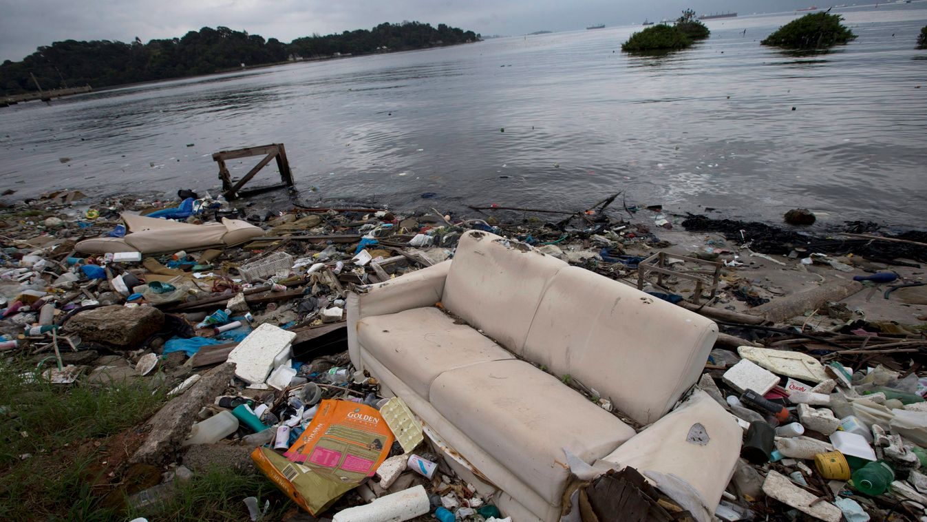 Rio de Janeiro, 2015. július 30.
2015. június 1-jén készült kép a Rio de Janeiró-i Guanabara-öböl szeméttel teli partjáról. Fernando Spilki, a Feevale Egyetem környezetvédelmi tanulmányi programjának vezetője által végzett vízvizsgálat krónikusan magas, e