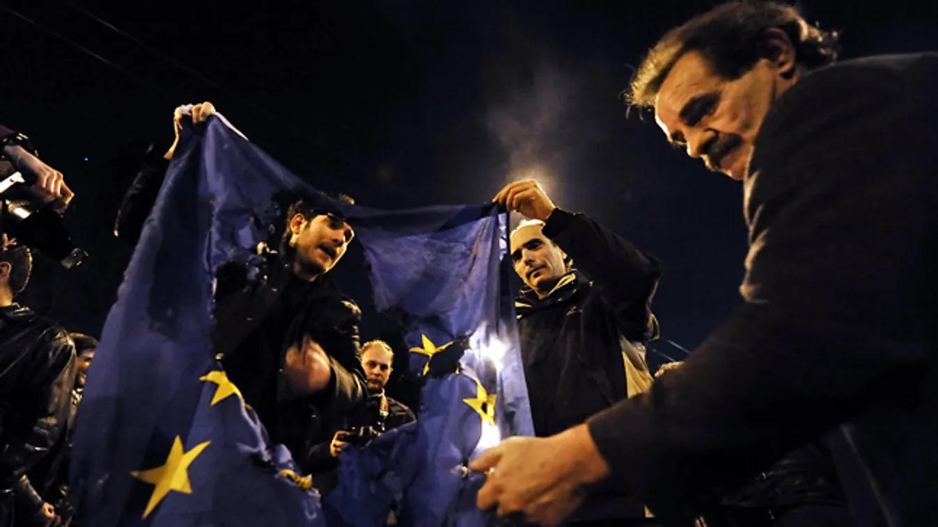 görögország, gazdasági válság, euró, Bálákban égették az eurót Athénban?