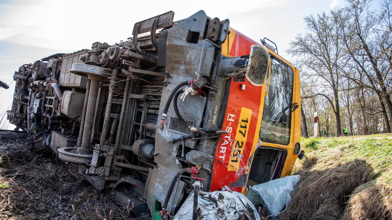 Több ember meghalt egy vonatbaleset Mindszent, vonat, baleset, vasúti átjáró 