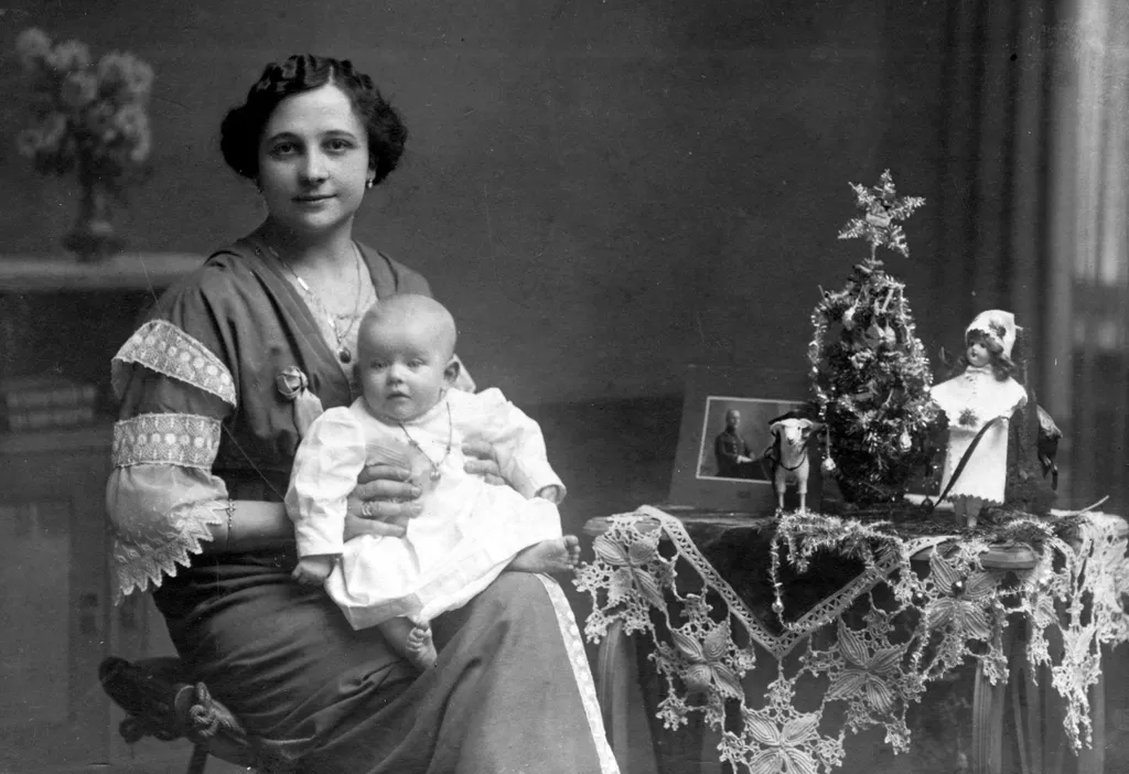 Karácsonyi fortepán
1906
KÉPSZÁM
32464
FOTÓ ADOMÁNYOZÓ
GGAABBOO
KULCSSZAVAK 